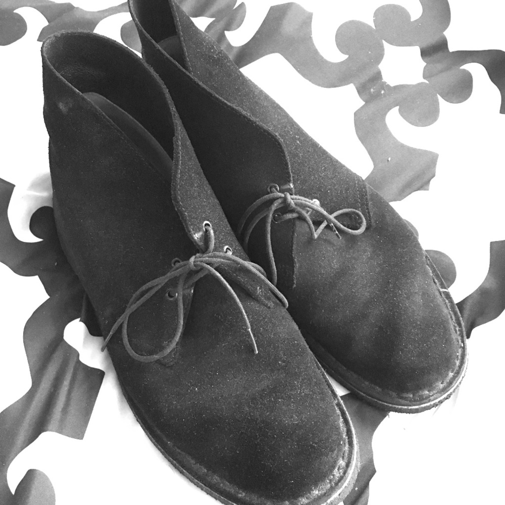 Size 13 Men’s black suede Clark’s desert boots